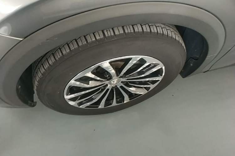 Used Brilliance V6 2018 1.5T Automatic Luxury Model Left Front Wheel Hub
