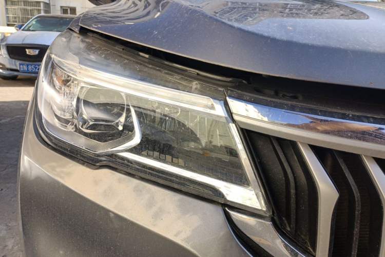 Used Brilliance V6 2018 1.5T Automatic Prestige Model Right Front Headlight