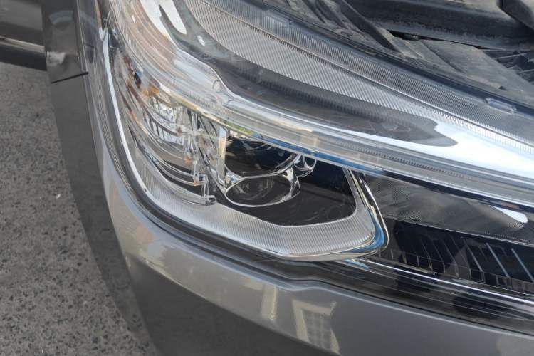 Used Brilliance V6 2018 1.5T Manual Luxury Model Right Front Headlight