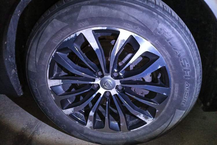 Used Brilliance V6 2018 1.5T Automatic Prestige Model Right Front Wheel Hub