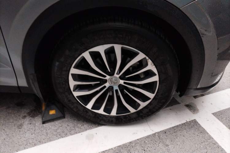 Used Brilliance V6 2018 1.5T Automatic Prestige Model Right Front Wheel Hub