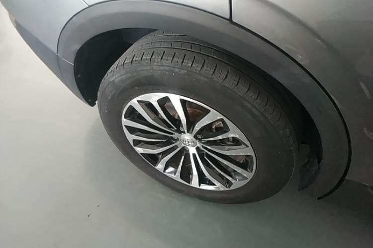 Used Brilliance V6 2018 1.5T Automatic Luxury Model Right Rear Wheel Hub