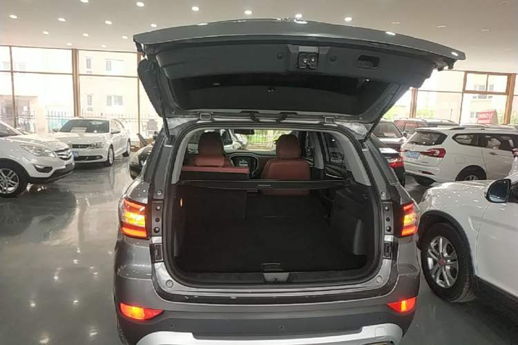 Used Brilliance V6 2018 1.5T Automatic Prestige Model Trunk