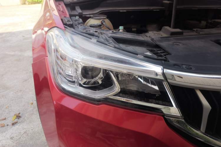 Used Brilliance V6 2018 1.5T Automatic Luxury Model Right Front Headlight