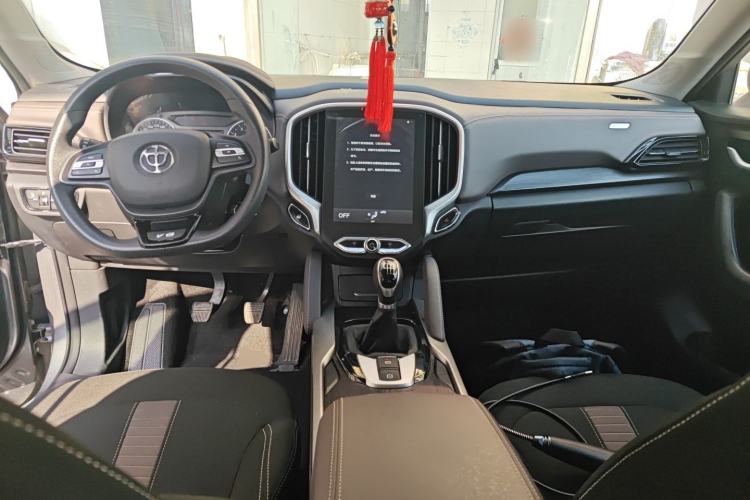 Used Brilliance V6 2018 1.5T Manual Elite Model Center Console