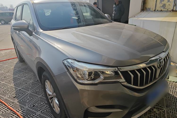 Used Brilliance V6 2018 1.5T Manual Elite Model Front Right 45 Deg