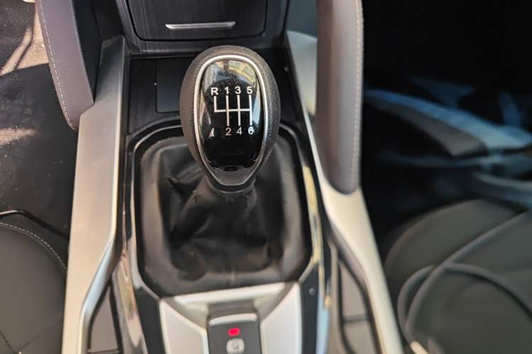 Used Brilliance V6 2018 1.5T Manual Elite Model Gear Lever