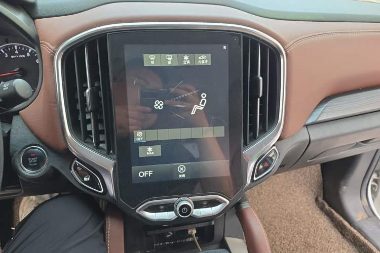 Used Brilliance V6 2018 1.5T Automatic Luxury Model Audio And AC Panel
