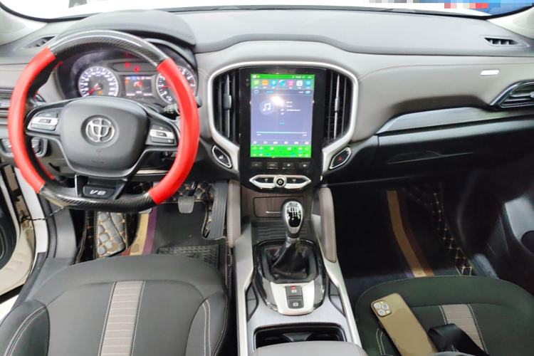 Used Brilliance V6 2018 1.5T Manual Elite Model Center Console
