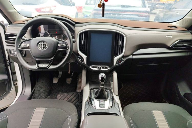 Used Brilliance V6 2018 1.5T Manual Elite Model Center Console