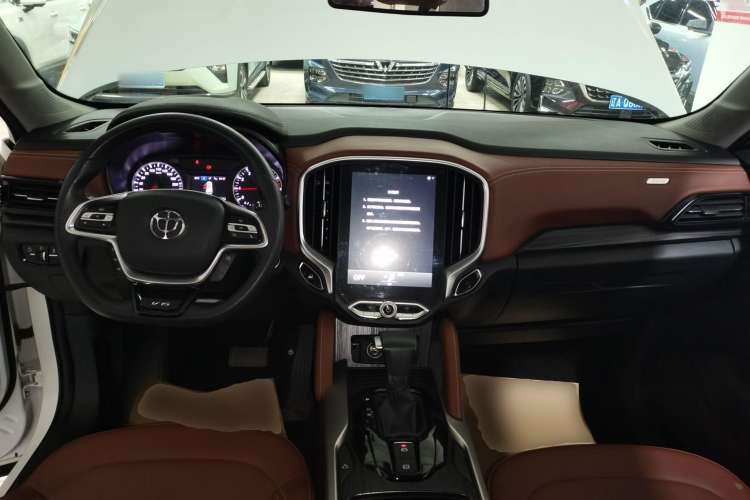 Used Brilliance V6 2018 1.5T Automatic Luxury Model Center Console