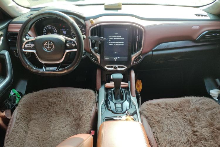 Used Brilliance V6 2018 1.5T Automatic Luxury Model Center Console
