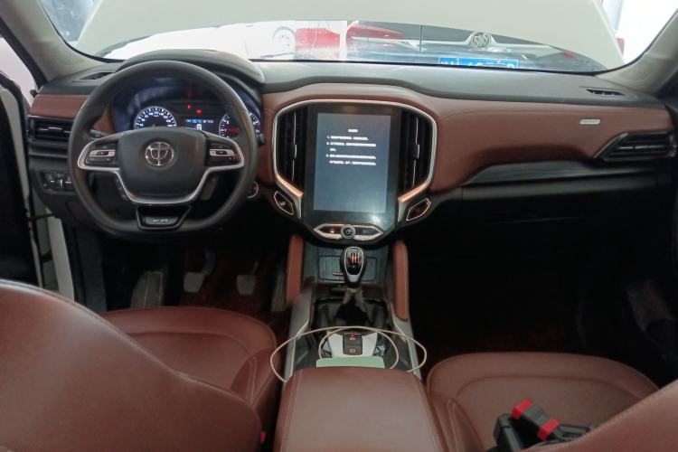 Used Brilliance V6 2018 1.5T Manual Luxury Model Center Console