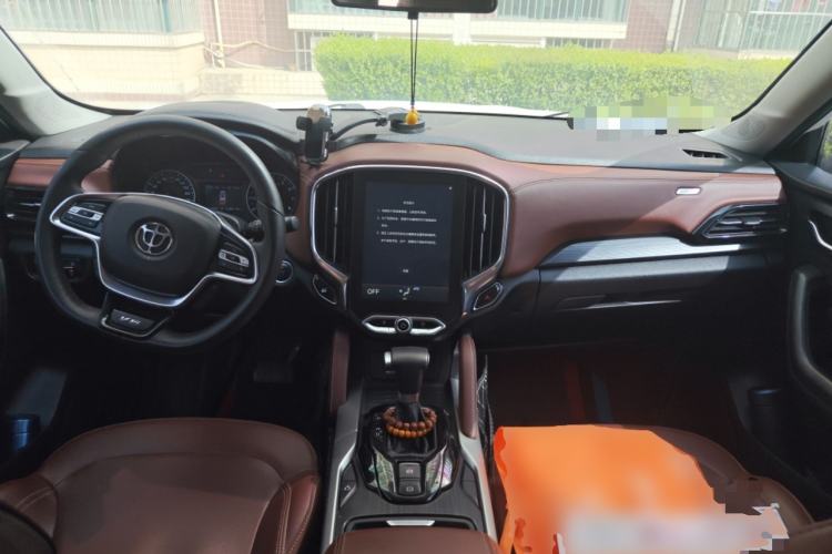 Used Brilliance V6 2018 1.5T Automatic Prestige Model Center Console