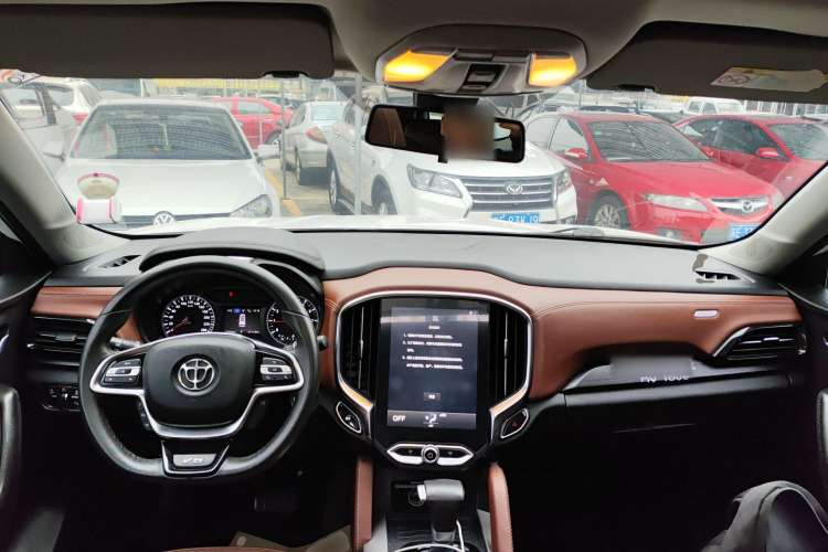Used Brilliance V6 2018 1.5T Automatic Prestige Model Center Console