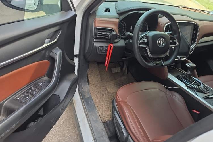 Used Brilliance V6 2018 1.5T Automatic Luxury Model Driver Seat