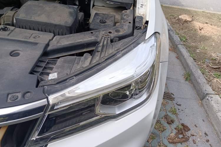Used Brilliance V6 2018 1.5T Automatic Flagship Model Engine Bay Left