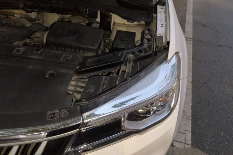 Used Brilliance V6 2018 1.5T Manual Elite Model Engine Bay Left