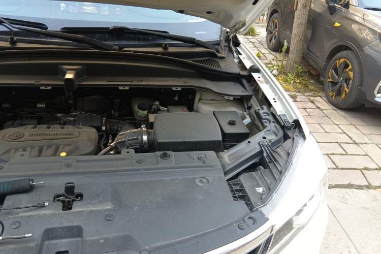 Used Brilliance V6 2018 1.5T Automatic Luxury Model Engine Bay Left
