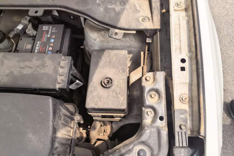 Used Brilliance V6 2018 1.5T Automatic Flagship Model Engine Bay Left