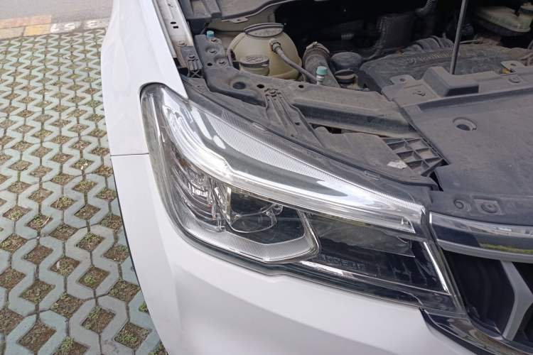 Used Brilliance V6 2018 1.5T Automatic Flagship Model Engine Bay Right