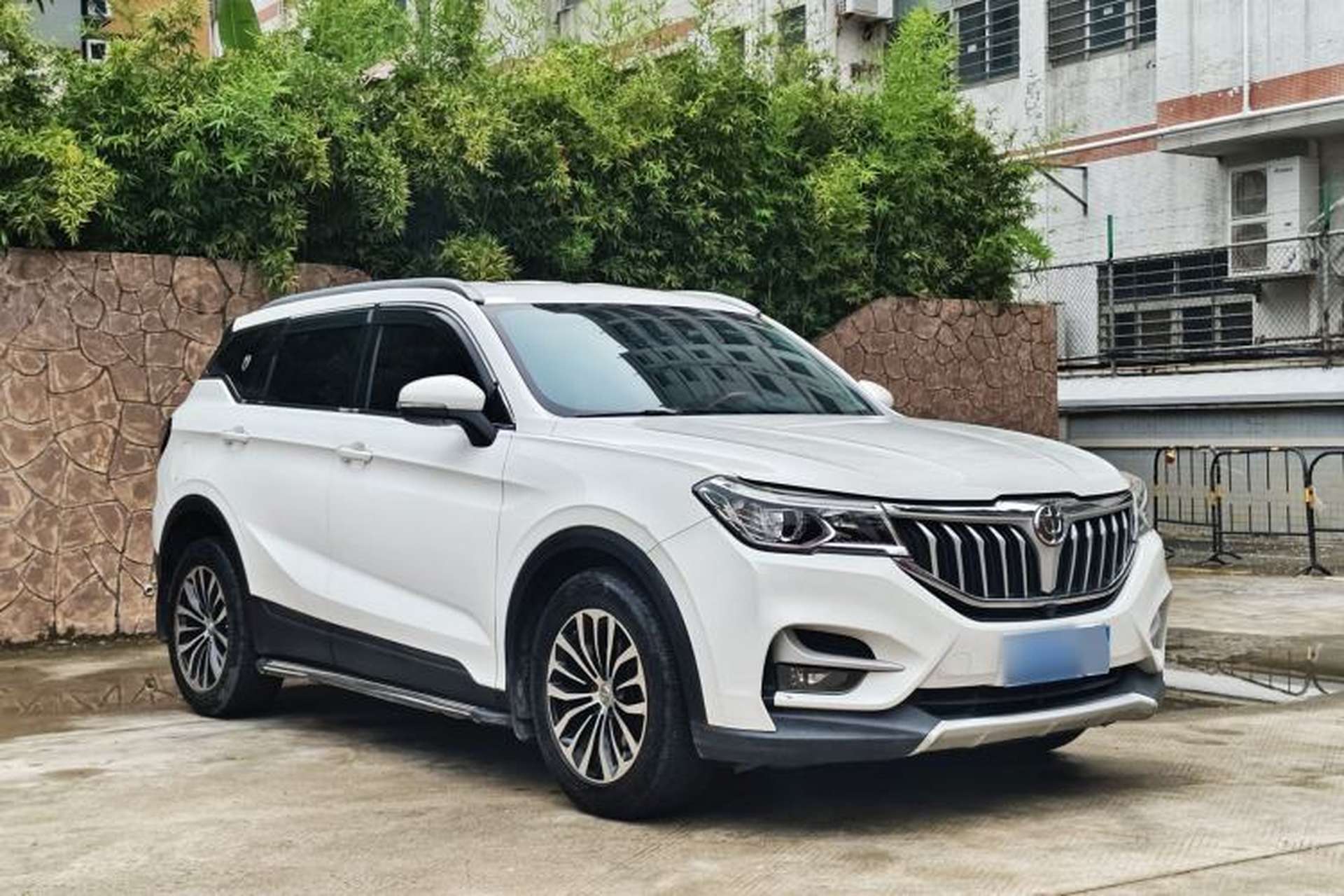 Used Brilliance V6 2018 1.5T Automatic Luxury Model Exterior 2