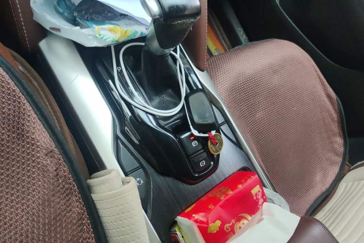 Used Brilliance V6 2018 1.5T Automatic Prestige Model Gear Lever