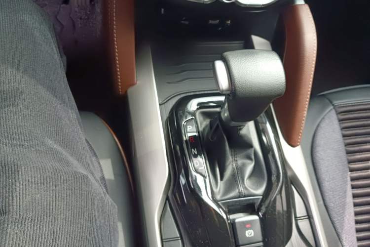 Used Brilliance V6 2018 1.5T Automatic Flagship Model Gear Lever