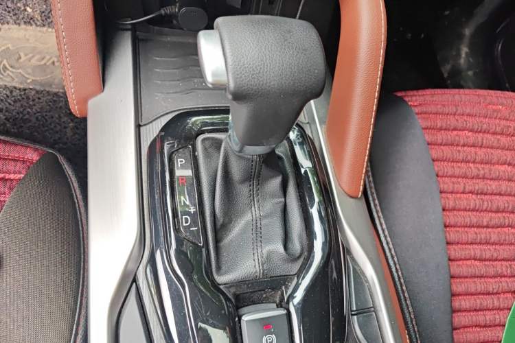 Used Brilliance V6 2018 1.5T Automatic Prestige Model Gear Lever