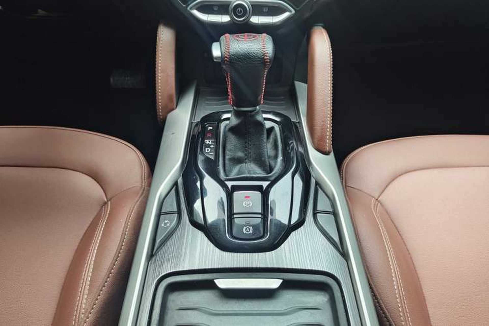 Used Brilliance V6 2018 1.5T Automatic Luxury Model Gear Lever
