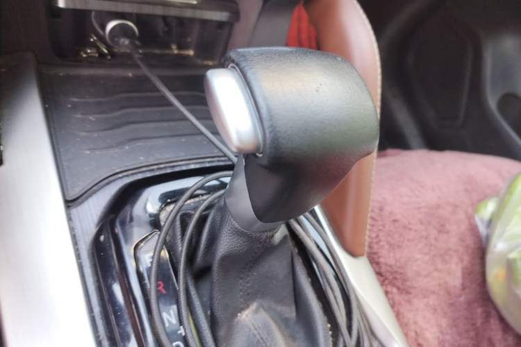 Used Brilliance V6 2018 1.5T Automatic Prestige Model Gear Lever