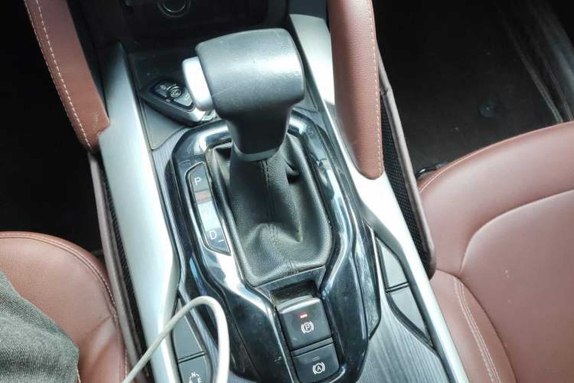 Used Brilliance V6 2018 1.5T Automatic Luxury Model Gear Lever