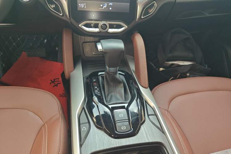 Used Brilliance V6 2018 1.5T Automatic Luxury Model Gear Lever