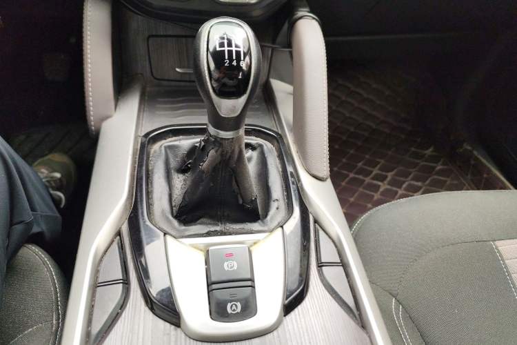 Used Brilliance V6 2018 1.5T Manual Elite Model Gear Lever