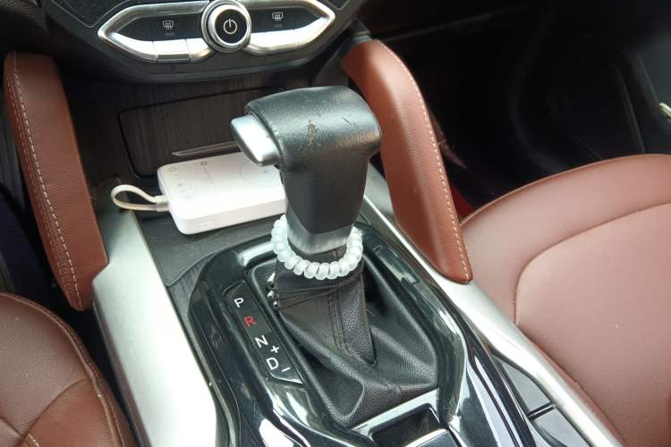 Used Brilliance V6 2018 1.5T Automatic Luxury Model Gear Lever