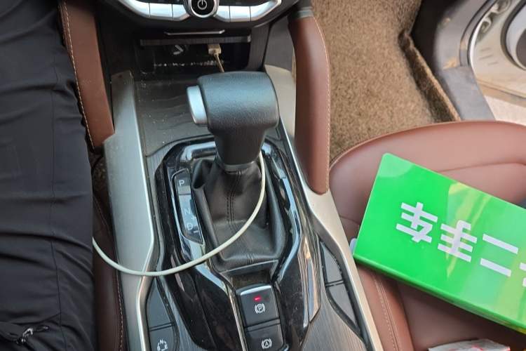 Used Brilliance V6 2018 1.5T Automatic Luxury Model Gear Lever