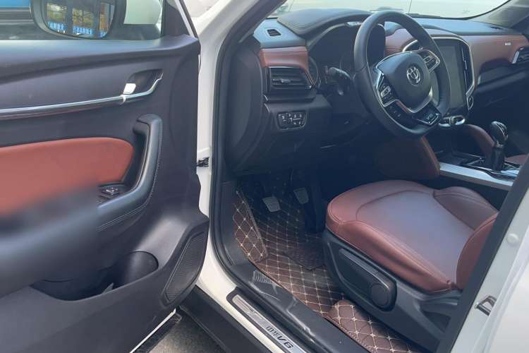 Used Brilliance V6 2018 1.5T Manual Luxury Model Interior 1