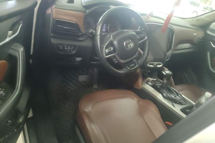 Used Brilliance V6 2018 1.5T Automatic Prestige Model Interior 1