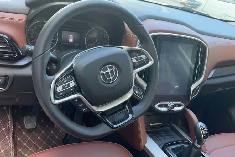 Used Brilliance V6 2018 1.5T Manual Luxury Model Interior 2
