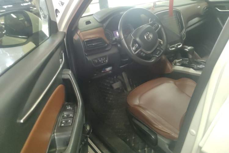Used Brilliance V6 2018 1.5T Automatic Prestige Model Interior 2