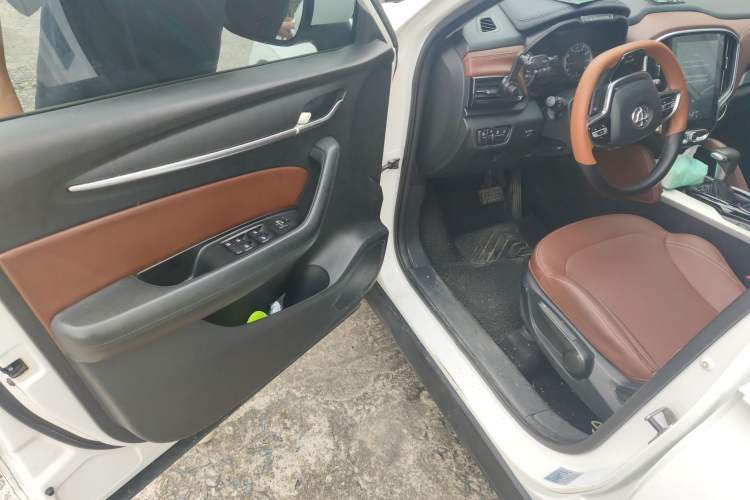 Used Brilliance V6 2018 1.5T Automatic Luxury Model Interior 3