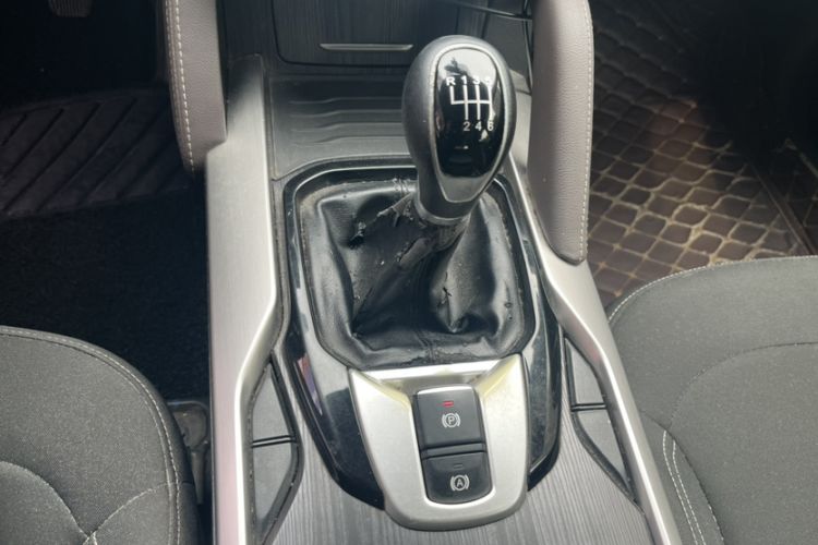 Used Brilliance V6 2018 1.5T Manual Elite Model Interior 3