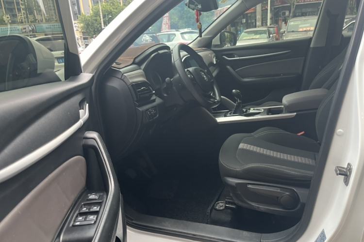 Used Brilliance V6 2018 1.5T Manual Elite Model Interior 4