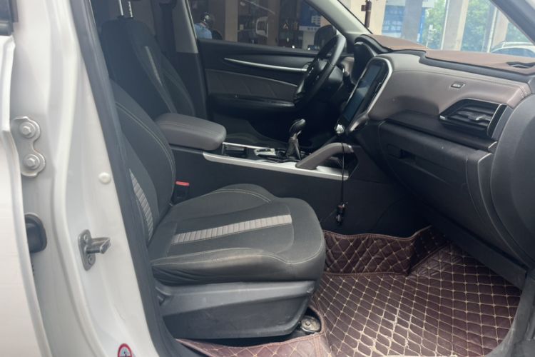 Used Brilliance V6 2018 1.5T Manual Elite Model Interior 6