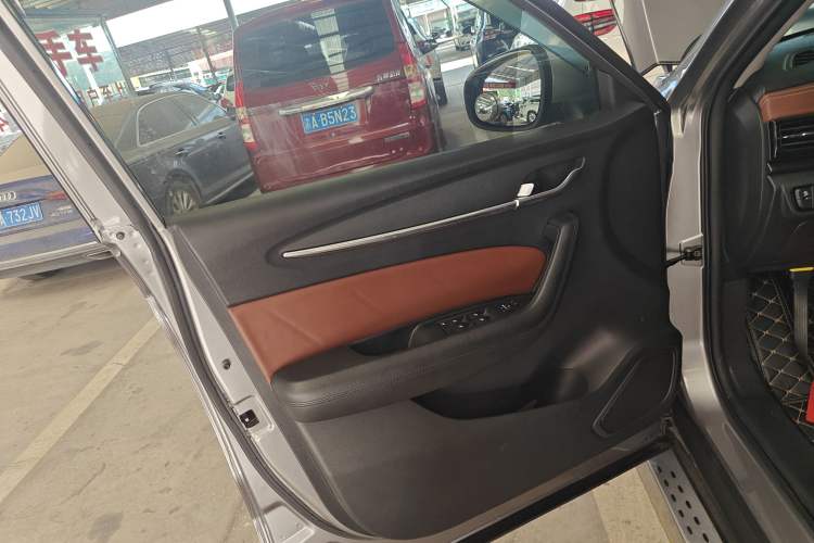 Used Brilliance V6 2018 1.5T Automatic Luxury Model Interior 7