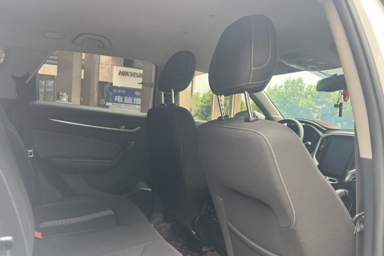 Used Brilliance V6 2018 1.5T Manual Elite Model Interior 7