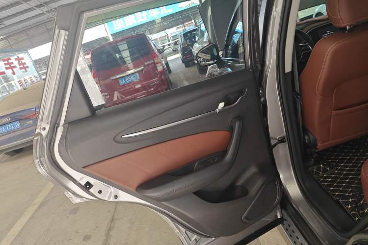 Used Brilliance V6 2018 1.5T Automatic Luxury Model Interior 8