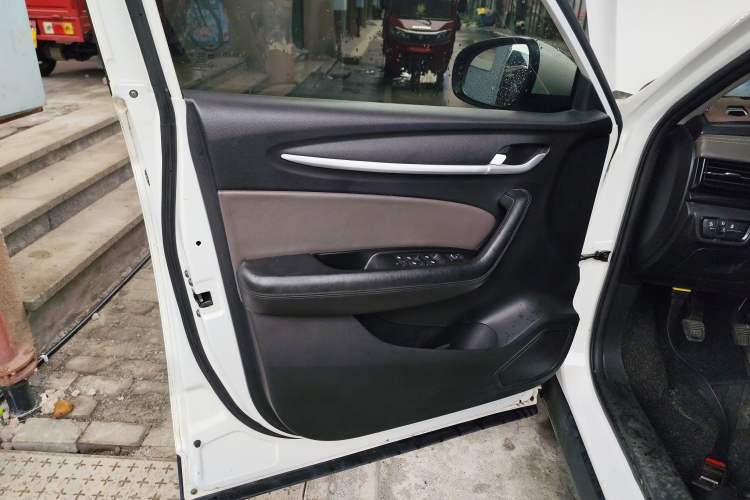 Used Brilliance V6 2018 1.5T Manual Elite Model Left Front Door Interior
