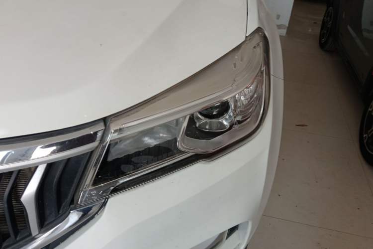 Used Brilliance V6 2018 1.5T Manual Luxury Model Left Front Headlight