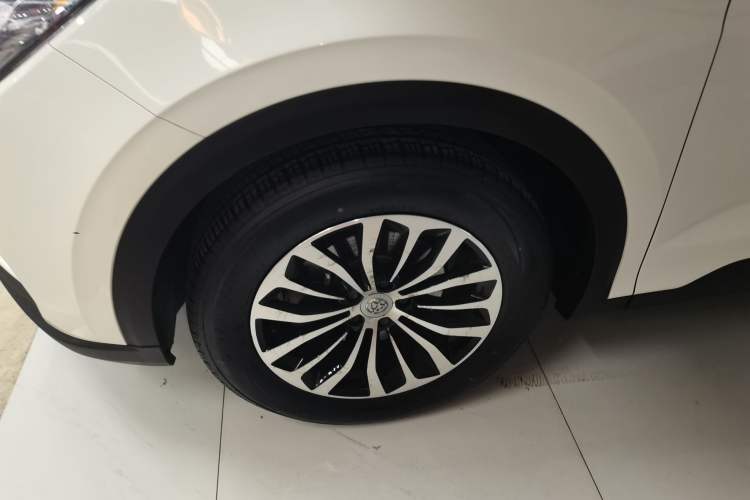 Used Brilliance V6 2018 1.5T Automatic Luxury Model Left Front Wheel Hub